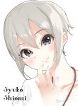  1girl bangs blush character_name collarbone eyebrows_visible_through_hair ginnote grey_hair hand_up idolmaster idolmaster_cinderella_girls jewelry looking_at_viewer necklace open_mouth shiomi_shuuko shirt short_hair simple_background smile solo teeth tsurime upper_body white_background white_shirt 
