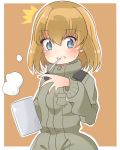  /\/\/\ 1girl :t bangs blonde_hair blue_eyes blush brown_background cbgb closed_mouth commentary_request cup eyebrows_visible_through_hair girls_und_panzer green_jumpsuit holding katyusha looking_at_viewer military military_uniform mouth_hold mug short_hair solo standing steam surprised sweatdrop uniform upper_body 