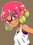  1girl bangs bare_shoulders blunt_bangs breasts brown_background closed_mouth collarbone dark_skin domino_mask eyebrows green_hair inkling mask multicolored_hair nazonazo_(nazonazot) orange_eyes pink_hair pointy_ears shirt short_hair simple_background small_breasts smile solo splatoon splatoon_2 suction_cups tank_top tentacle_hair two-tone_hair white_shirt 