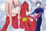  1boy 1girl black_hair breasts couple darling_in_the_franxx eyebrows_visible_through_hair hair_over_one_eye hiro_(darling_in_the_franxx) horns large_breasts long_hair looking_back oni_horns pilot_suit pink_hair potekite short_hair speech_bubble translation_request zero_two_(darling_in_the_franxx) 