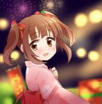  1girl :d bangs blurry blurry_background blush bokeh bow brown_eyes brown_hair clover_hair_ornament depth_of_field eyebrows_visible_through_hair festival fireworks floral_print hair_bow hair_ornament hair_stick hand_on_own_chest idolmaster idolmaster_cinderella_girls japanese_clothes kimono looking_back miyuara obi ogata_chieri open_mouth pink_kimono red_bow sash sidelocks smile solo twintails upper_body 