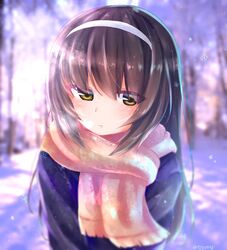  1girl bangs black_hair blue_coat blurry blurry_background brown_eyes closed_mouth commentary_request day eyebrows_visible_through_hair eyes_visible_through_hair girls_und_panzer hairband light_frown long_hair looking_at_viewer outdoors pink_scarf reizei_mako scarf snowflakes solo standing sunlight upper_body white_hairband winter_clothes yunagi_(arukumaruta) 