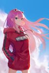  1girl darling_in_the_franxx green_eyes hairband high_resolution highres hood hoodie horns hyde_(hai-do) long_hair pink_hair sky sweets zero_two zero_two_(darling_in_the_franxx) 