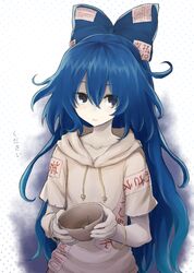  1girl bangle blue_bow blue_eyes blue_hair bow bowl bracelet collarbone damaged drawstring eyebrows_visible_through_hair hair_between_eyes hair_bow highres holding holding_bowl hood hoodie jewelry leaf long_hair looking_at_viewer mirino ofuda simple_background smile solo touhou very_long_hair yorigami_shion 