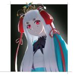  1girl bangs black_background blunt_bangs chin_(onmyoji) closed_mouth commentary_request crown facial_mark gaoyang_ou_nisang hair_ornament highres japanese_clothes light_smile long_hair looking_at_viewer onmyoji red_eyes short_eyebrows solo thick_eyebrows upper_body white_hair 