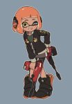  1girl ;) animal_print ankle_boots bangs bike_shorts bird_print black_footwear black_jacket black_shorts blunt_bangs boots dark_skin domino_mask dualie_squelcher_(splatoon) full_body gomi_(kaiwaresan44) green_shirt grey_background grey_skirt grin hand_on_hip headphones holding holding_weapon inkling jacket leaning_forward long_sleeves looking_at_viewer mask miniskirt one_eye_closed orange_eyes orange_hair pointy_ears print_jacket shirt short_hair shorts shorts_under_skirt simple_background single_vertical_stripe skirt smile solo splatoon splatoon_2 standing tentacle_hair unzipped weapon zipper zipper_pull_tab 