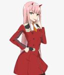  1girl bangs blunt_bangs cowboy_shot darling_in_the_franxx dress elfenlied22 eyebrows_visible_through_hair green_eyes grey_background grey_hairband hairband hand_on_hip highres horns long_hair pink_hair red_dress shiny shiny_hair short_dress simple_background solo standing very_long_hair zero_two_(darling_in_the_franxx) 