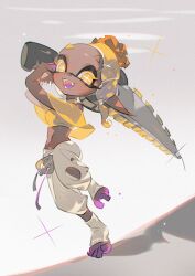  1girl blonde_hair bright_pupils colored_extremities colored_eyelashes colored_tongue crop_top cross-shaped_pupils dark-skinned_female dark_skin earrings fangs forehead frye_(splatoon) full_body hair_ornament harem_pants highres holding holding_weapon inkling jewelry long_eyelashes long_pointy_ears medium_hair midriff multiple_earrings no_shoes open_mouth pants parted_bangs pointy_ears purple_tongue shawl shirt smile socks solo splatana_stamper_(splatoon) splatoon_(series) splatoon_3 symbol-shaped_pupils tentacle_hair toeless_socks tooth_earrings towo_nita turtleneck turtleneck_shirt weapon white_pants white_pupils white_socks x_hair_ornament yellow_eyes yellow_shawl yellow_shirt 