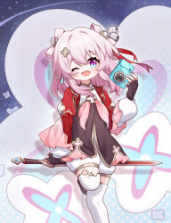  1girl ;d absurdres bell black_gloves blue_eyes camera child da_dada fang fingerless_gloves gloves hair_bell hair_between_eyes hair_bun hair_ornament highres holding holding_camera holding_sword holding_weapon honkai:_star_rail honkai_(series) jacket long_hair long_sleeves looking_at_viewer march_7th_(honkai:_star_rail) march_7th_(hunt)_(honkai:_star_rail) multicolored_eyes one_eye_closed open_mouth pink_eyes pink_hair ribbon shirt shorts shuangyaji sky smile solo standing standing_on_one_leg star_(sky) starry_sky sword thigh-highs violet_eyes weapon white_thighhighs 