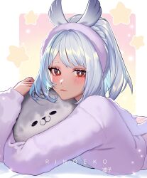  1girl alternate_costume artist_name blue_hair blush closed_mouth commentary genshin_impact hairband highres holding holding_stuffed_toy looking_at_viewer lying mualani_(genshin_impact) multicolored_hair on_stomach pajamas pink_hairband red_eyes ringeko-chan solo star_(symbol) stuffed_toy symbol-shaped_pupils white_hair 