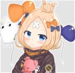  1girl abigail_williams_(fate/grand_order) balloon bangs black_bow black_jacket blonde_hair blue_eyes blush bow closed_mouth commentary_request crossed_bandaids eyebrows_visible_through_hair fate/grand_order fate_(series) grey_background hair_bow hair_bun highres jacket liuliu long_hair long_sleeves looking_at_viewer medjed object_hug orange_bow outline parted_bangs polka_dot polka_dot_bow smile solo stuffed_animal stuffed_toy teddy_bear twitter_username white_outline 