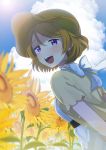  1girl :d brown_hair brown_hat clouds commentary_request day flower hat highres koizumi_hanayo looking_at_viewer looking_back love_live! love_live!_school_idol_project open_mouth outdoors short_hair short_sleeves smile solo sunflower upper_body upper_teeth violet_eyes yellow_flower yuama_(drop) 