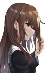  1girl black_shirt brown_hair eyebrows_visible_through_hair eyes_visible_through_hair from_side green_eyes hair_between_eyes hair_over_one_eye highres holding holding_hair long_hair original school_uniform shiny shiny_hair shirt simple_background solo takubon_(xewh4773) upper_body white_background 