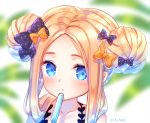  1girl abigail_williams_(fate/grand_order) bangs bare_shoulders black_bow blonde_hair blue_eyes blurry blurry_background blush bow closed_mouth collarbone commentary_request depth_of_field double_bun fate/grand_order fate_(series) food forehead hair_bow halter_top halterneck looking_at_viewer natsumii_chan orange_bow parted_bangs polka_dot polka_dot_bow popsicle portrait side_bun solo white_background 