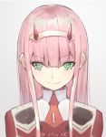  1girl bangs closed_mouth darling_in_the_franxx eyebrows_visible_through_hair gradient gradient_background green_eyes hairband long_hair looking_at_viewer necktie oni_horns orange_neckwear pink_hair short_necktie smile solo straight_hair tota_(sizukurubiks) upper_body white_hairband zero_two_(darling_in_the_franxx) 