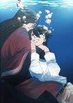  2boys black_hair blue_eyes hand_on_head horikawa_kunihiro izumi-no-kami_kanesada japanese_clothes long_hair male_focus multiple_boys touken_ranbu underwater very_long_hair wide_sleeves yuzuru 