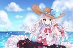  1girl azur_lane bangs black_skirt blush bow chinese_commentary clouds commentary_request cowboy_shot erebus_(azur_lane) hat hat_ribbon highres horizon light_smile long_hair looking_at_viewer puffy_short_sleeves puffy_sleeves red_eyes ribbon rl_ka_qui shirt short_sleeves skirt smile solo sun_hat very_long_hair water white_hair white_shirt 