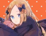  1girl abigail_williams_(fate/grand_order) bangs black_bow black_dress blonde_hair blue_eyes bow bug butterfly dress eyebrows_visible_through_hair fate/grand_order fate_(series) forehead hair_bow insect long_hair long_sleeves looking_at_viewer looking_to_the_side no_hat no_headwear object_hug orange_background orange_bow parted_bangs polka_dot polka_dot_background polka_dot_bow signature sofra solo stuffed_animal stuffed_toy teddy_bear very_long_hair 