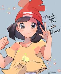  1girl beanie black_eyes black_hair blue_background bob_cut closed_mouth creatures_(company) floral_print game_freak hat highres looking_at_viewer mizuki_(pokemon) nintendo pokemon pokemon_(game) pokemon_sm red_hat ririmon shirt short_hair short_sleeves smile solo t-shirt tied_shirt twitter_username v-shaped_eyebrows yellow_shirt 