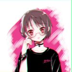  1girl arm_up bangs black_choker black_shirt bracelet brown_hair choker chromatic_aberration clothes_writing commentary_request cross finger_to_face glasses head_tilt jewelry looking_at_viewer original pendant red_eyes shirt short_hair solo yizhi_jiandan 