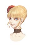  1girl aluce bangs beatrice blonde_hair blue_eyes blunt_bangs braid choker commentary eyelashes flower frilled_choker frills grin hair_flower hair_ornament highres looking_at_viewer parted_lips portrait red_flower red_rose rose short_hair simple_background smile solo symbol_commentary umineko_no_naku_koro_ni white_background white_frills 