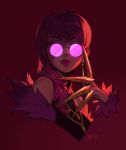  1girl bangs claw_(weapon) earrings evelynn eyelashes feather_boa idol jewelry k/da_(league_of_legends) k/da_evelynn league_of_legends lips lipstick looking_at_viewer m_t makeup opaque_glasses purple_hair purple_lipstick red_background round_eyewear signature solo sunglasses swept_bangs upper_body weapon 