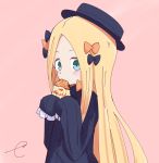  1girl abigail_williams_(fate/grand_order) bangs black_bow black_dress black_hat blonde_hair blue_eyes blush bow commentary_request dress eating fate/grand_order fate_(series) food forehead hair_bow hat holding holding_food kujou_karasuma long_hair long_sleeves looking_at_viewer orange_bow parted_bangs pink_background simple_background sleeves_past_fingers sleeves_past_wrists solo upper_body very_long_hair 