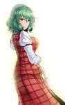  1girl bangs breasts commentary_request cowboy_shot eyebrows_visible_through_hair green_hair hair_between_eyes highres holding holding_umbrella juliet_sleeves kazami_yuuka large_breasts long_skirt long_sleeves looking_at_viewer looking_back pink_lips plaid plaid_skirt plaid_vest puffy_sleeves red_eyes red_skirt red_vest shirt short_hair simple_background skirt skirt_set smile solo standing touhou umbrella vest white_background white_shirt y2 yellow_outline 