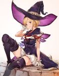  1girl arm_support black_footwear black_hairband black_hat blonde_hair boots brown_eyes djeeta_(granblue_fantasy) gloves granblue_fantasy grin hairband hat highres miniskirt pleated_skirt purple_capelet short_hair simple_background sitting skirt smile solo thigh-highs thigh_boots white_background white_gloves white_skirt witch_hat yashigaras 