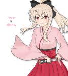  1girl atsumisu bangs black_bow blonde_hair blush bow closed_mouth commentary_request cosplay eyebrows_visible_through_hair fate/grand_order fate/kaleid_liner_prisma_illya fate_(series) hair_between_eyes hair_bow hakama high_ponytail highres holding holding_sheath holding_sword holding_weapon illyasviel_von_einzbern japanese_clothes katana kimono koha-ace long_hair long_sleeves okita_souji_(fate) okita_souji_(fate)_(all) okita_souji_(fate)_(cosplay) pink_kimono ponytail red_bow red_eyes red_hakama shadow sheath short_kimono sidelocks smile solo sword translated unsheathing weapon white_background wide_sleeves 