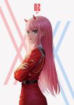  1girl absurdres bangs character_name crossed_arms darling_in_the_franxx eyebrows_visible_through_hair from_side green_eyes hairband highres horns jacket long_hair long_sleeves looking_at_viewer military military_uniform pink_hair red_jacket senho_qianbu solo standing uniform very_long_hair white_hairband zero_two_(darling_in_the_franxx) 