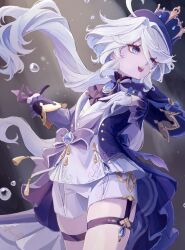  1girl ahoge ascot asymmetrical_gloves black_gloves blue_ascot blue_brooch blue_eyes blue_gemstone blue_hair blue_hat blue_jacket cowlick drop-shaped_pupils eyelash_ornament furina_(genshin_impact) gem genshin_impact gloves hair_between_eyes hat heterochromia highres jacket long_hair long_sleeves meme_abyss mismatched_gloves mismatched_pupils multicolored_hair open_mouth ouji_fashion smile solo streaked_hair symbol-shaped_pupils top_hat white_gloves white_hair 