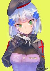  1girl alternate_hairstyle artist_name beret eyebrows_visible_through_hair facial_mark girls_frontline gloves green_eyes hair_ornament hat highres hk416_(girls_frontline) long_sleeves looking_at_viewer short_hair silver_hair simple_background solo upper_body xanax025 yellow_background 