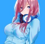  1girl :t bangs blue_background blue_eyes blue_sweater blush breasts buttons closed_mouth eyelashes eyes eyes_visible_through_hair go-toubun_no_hanayome hair_between_eyes hair_over_one_eye headphones headphones_around_neck highres large_breasts lips long_hair long_sleeves looking_at_viewer mery_(apfl0515) nakano_miku nose_blush open_eyes pink_hair pout shirt simple_background solo sweater upper_body white_shirt 