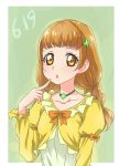  1girl :o bangs bow braid brown_eyes brown_hair chocokin choker clover_hair_ornament dated dokidoki!_precure finger_to_mouth green_background hair_ornament index_finger_raised long_hair long_sleeves orange_bow precure solo twin_braids twintails upper_body yotsuba_alice 