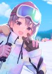  1girl bangs beanie blue_sky blush brown_eyes brown_hair clouds commentary_request day drawstring eyebrows_visible_through_hair fur-trimmed_jacket fur_trim gloves goggles goggles_on_head hands_up hat highres holding idolmaster idolmaster_cinderella_girls jacket leaning_to_the_side long_sleeves mountain otokura_yuuki outdoors pink_gloves red_hat ski_goggles sky sleeves_past_wrists snow solo uso_(ameuzaki) v white_jacket 