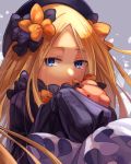  1girl abigail_williams_(fate/grand_order) black_bow black_hat blonde_hair blue_eyes bow fate/grand_order fate_(series) floating_hair grey_background hair_bow hat highres holding holding_stuffed_animal kuune_(muttey-myg) long_hair looking_at_viewer multiple_hair_bows open_mouth orange_bow sleeves_past_wrists solo stuffed_animal stuffed_toy tears teddy_bear very_long_hair 