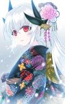  1girl black_horns black_kimono breath fate/grand_order fate_(series) floral_print flower hair_flower hair_ornament highres horns japanese_clothes kimono kiyohime_(fate/grand_order) long_hair morizono_shiki obi red_eyes sash simple_background snowing solo white_hair 