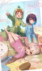 &gt;_&lt; 3girls absurdres ahoge ap04astral blonde_hair blue_hair blue_pajamas brown_hair closed_eyes colored_inner_hair dinosaur_costume dinosaur_hood dinosaur_tail drawn_ears fang full_body hand_on_another&#039;s_shoulder handheld_game_console highres holding holding_handheld_game_console hood hood_up hozuki_momiji long_hair lying medium_hair multicolored_hair multiple_girls no_shoes oka_asahi on_back on_bed onesie onii-chan_wa_oshimai! open_mouth orange_eyes oyama_mahiro pajamas pink_pajamas red_eyes sitting skin_fang smile socks tail two-tone_hair w white_socks 