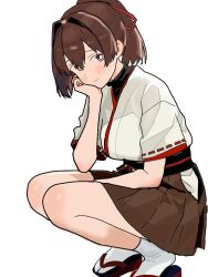  1girl brown_eyes brown_hair brown_hakama brown_skirt commentary_request hair_ribbon hakama hakama_short_skirt hakama_skirt hand_on_own_face ise_(kancolle) ise_ebi_to_hyuuga_natsu_mikan ise_kai_ni_(kancolle) japanese_clothes kantai_collection kimono looking_at_viewer pleated_skirt ponytail ribbon simple_background skirt socks solo squatting undershirt white_background white_kimono white_socks 