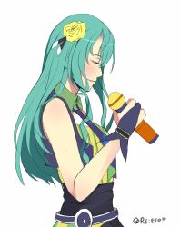  arknights highres holding holding_microphone hoshiguma_(arknights) kaname_buccaneer karaoke macross macross_delta microphone music reevolt119956 singing voice_actor_connection walkure_(macross_delta) yasuno_kiyono 