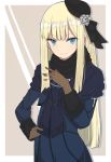  &gt;:) 1girl bangs beret black_headwear blonde_hair blue_coat blue_eyes brown_background brown_gloves closed_mouth commentary_request eyebrows_visible_through_hair fate_(series) flower fringe_trim gloves grey_flower grey_rose hair_flower hair_ornament hand_up hat hinomaru_(futagun) long_hair long_sleeves lord_el-melloi_ii_case_files mini_hat reines_el-melloi_archisorte rose smile solo tilted_headwear two-tone_background v-shaped_eyebrows very_long_hair white_background 