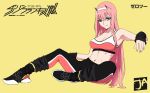  1girl abs armpits collarbone darling_in_the_franxx fingernails green_eyes hair_between_eyes hairband highres horns jadsen long_hair looking_at_viewer midriff navel oni_horns pink_hair red_horns simple_background sitting smile solo sports_bra sportswear straight_hair white_hairband zero_two_(darling_in_the_franxx) 