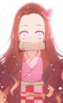  1girl bangs brown_hair commentary_request forehead hair_ribbon highres japanese_clothes kamado_nezuko kimetsu_no_yaiba kimono light_brown_hair long_hair looking_at_viewer mouth_hold multicolored_hair open_clothes parted_bangs pink_eyes pink_kimono pink_ribbon ribbon signature simple_background sofra solo two-tone_hair upper_body very_long_hair white_background 