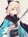  1girl ahoge bangs black_bow black_scarf blonde_hair bow closed_mouth eyebrows_visible_through_hair fate/grand_order fate_(series) grey_background grey_eyes hair_between_eyes hair_bow haori highres holding holding_sword holding_weapon japanese_clothes katana kimono koha-ace long_hair long_sleeves looking_at_viewer nagishiro_mito obi okita_souji_(fate) okita_souji_(fate)_(all) sash scarf shinsengumi simple_background solo standing sword tsurime upper_body weapon white_kimono wide_sleeves 