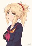  1girl artist_name black_shirt blonde_hair blush collarbone commentary cosplay darahan eyebrows_visible_through_hair fate/apocrypha fate/grand_order fate_(series) green_eyes hair_ornament hair_scrunchie kill_la_kill long_hair looking_at_viewer matoi_ryuuko matoi_ryuuko_(cosplay) mordred_(fate) mordred_(fate)_(all) red_scrunchie school_uniform scrunchie senketsu serafuku shirt simple_background solo upper_body upper_teeth white_background 