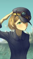 1girl absurdres black_hat black_shirt blonde_hair clouds cloudy_sky collared_shirt dooby_(vtuber) goggles goggles_on_headwear green_eyes hat highres indie_virtual_youtuber kgi_illus light_blush lips multicolored_hair salute shirt sky smile solo streaked_hair thick_eyebrows undershirt virtual_youtuber water white_undershirt 