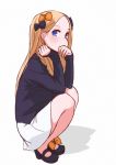  1girl abigail_williams_(fate/grand_order) blonde_hair blue_eyes blush bow fate/grand_order fate_(series) forehead hair_bow highres kopaka_(karda_nui) long_hair looking_at_viewer mary_janes shoes sleeves_past_wrists solo squatting 