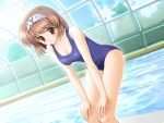  bent_over brown_hair game_cg hairband jpeg_artifacts leaning_forward one-piece_swimsuit pool school_swimsuit short_hair sukumizu_~fecchi_ni_narumon!~ swimsuit 