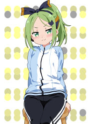  1girl 22/7 :3 black_pants blush bow bow_hairband chair dotted_background feet_out_of_frame green_eyes green_hair hair_bow hair_ornament hairband hairclip half_updo high_ponytail jacket kiryu_touko long_sleeves looking_at_viewer mizusaki_johnko on_chair pants parted_bangs ponytail sitting solo straight-on track_jacket track_pants track_suit two-tone_bow two-tone_hairband v-shaped_eyebrows wooden_chair 